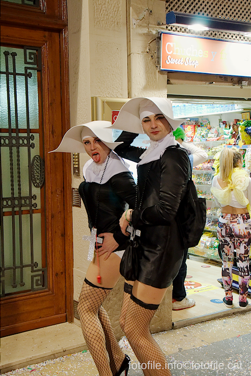 Carnaval 2014 Sitges - Rua de l'Extermini
Carnaval 2014 Sitges - Rua de l'Extermini
Keywords: Carnaval 2014 Sitges - Rua de l'Extermini