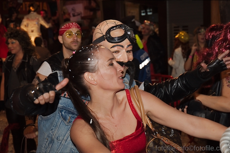 Carnaval 2014 Sitges - Rua de l'Extermini
Carnaval 2014 Sitges - Rua de l'Extermini
Keywords: Carnaval 2014 Sitges - Rua de l'Extermini