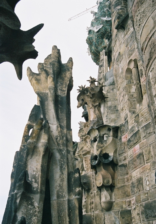 Gaudi - Sagrada Familia
Sagrada Familia. Barcelona 2003. Detalls dels campanars i agulles.
Keywords: Gaudi Sagrada Familia