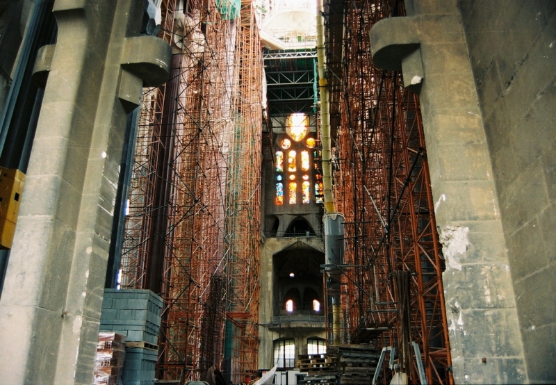 Gaudi - Sagrada Familia
Sagrada Familia. Barcelona 2003. Interiors en obres del temple.
Keywords: Gaudi Sagrada Familia