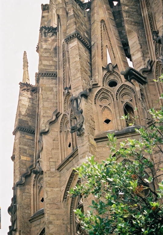 Gaudi - Sagrada Familia
Sagrada Familia. Barcelona 2003. Exteriors del temple.
Keywords: Gaudi Sagrada Familia